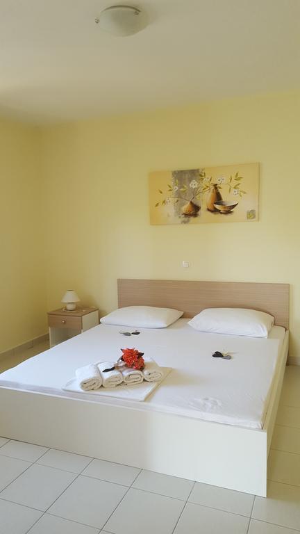 Apartments And Rooms Kod Mate Tribanj-Kruscica Exterior photo
