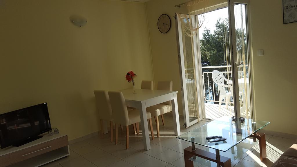 Apartments And Rooms Kod Mate Tribanj-Kruscica Exterior photo